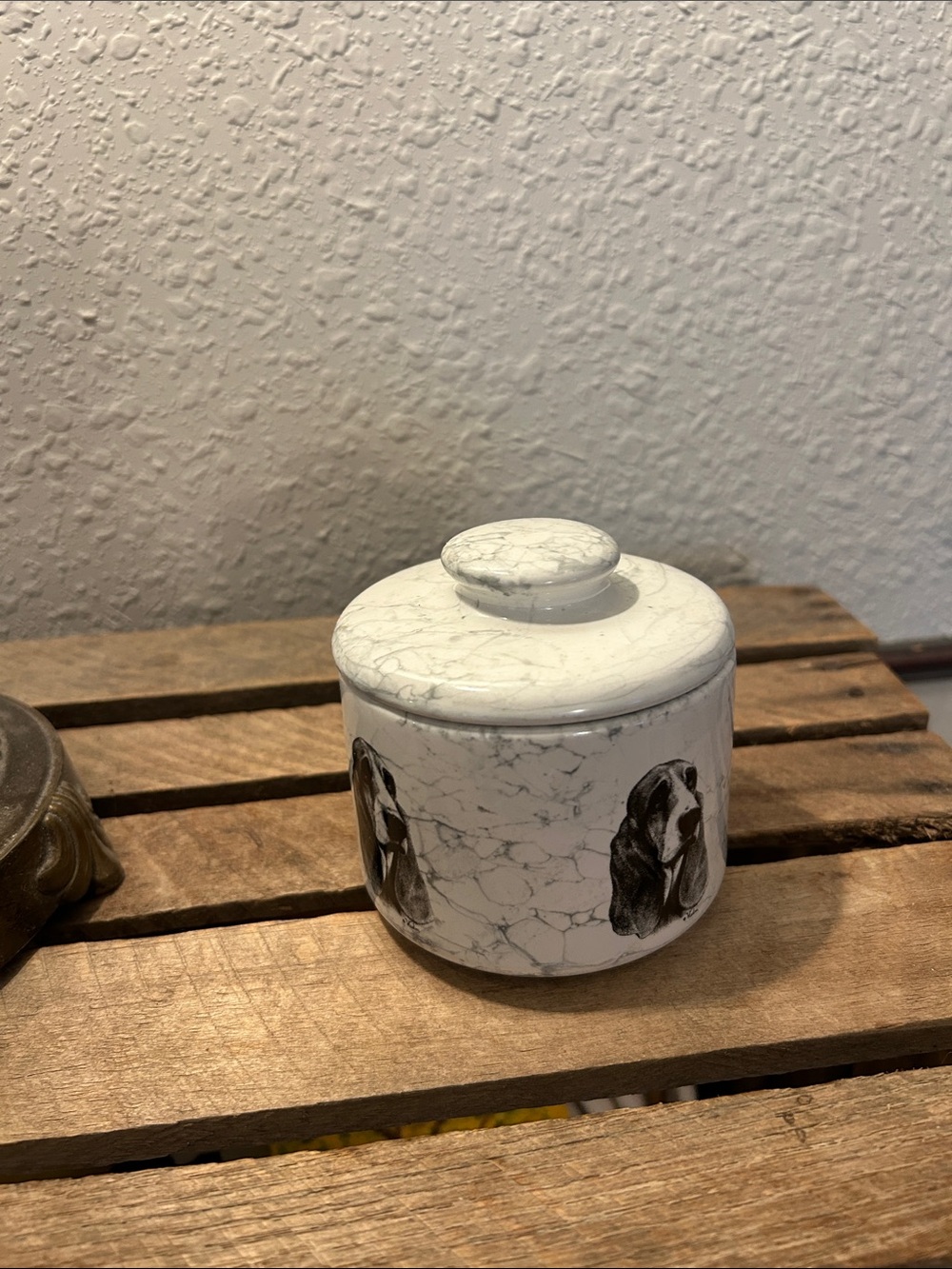 White Marble-Effect Ceramic jar wit Basset Hound Dog Illustration USA